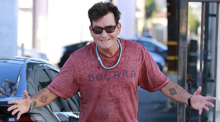 Një vit më parë pranoi infektimin me HIV, Charlie Sheen sot rrëfen lajmin fantastik! [FOTO]