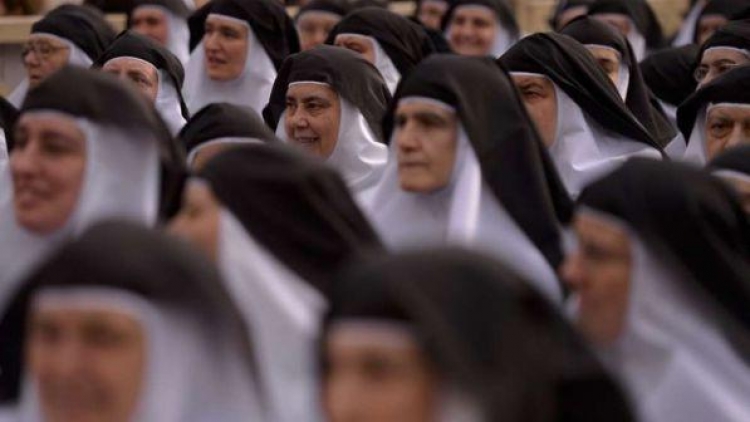 'Modernizohet' Vatikani. Hap dritaren e komunikimit me botën për murgeshat
