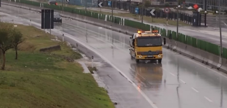 Policia këshillon qytetarët për përmbytjet: “Tregoni kujdes në akset Qafë Kashar-Vorë, Fushë Krujë-Kurbin”