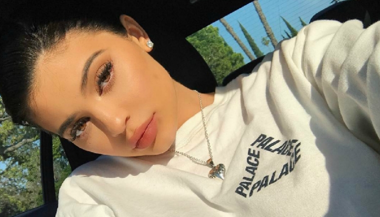 Pas ndarjes nga Tyga, Kylie Jenner nuk ndryshon vetëm statusin [FOTO]