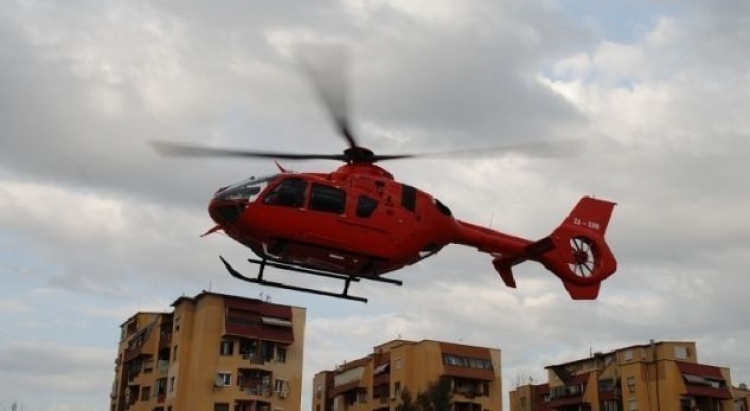 E përplas makina, një fëmijë në gjendje të rëndë për jetën. Transportohet në Tiranë...