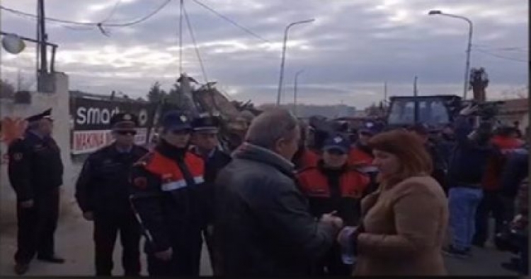 Rikthehet policia tek Bregu i Lumit/ Nis përplasja me banorët [VIDEO]