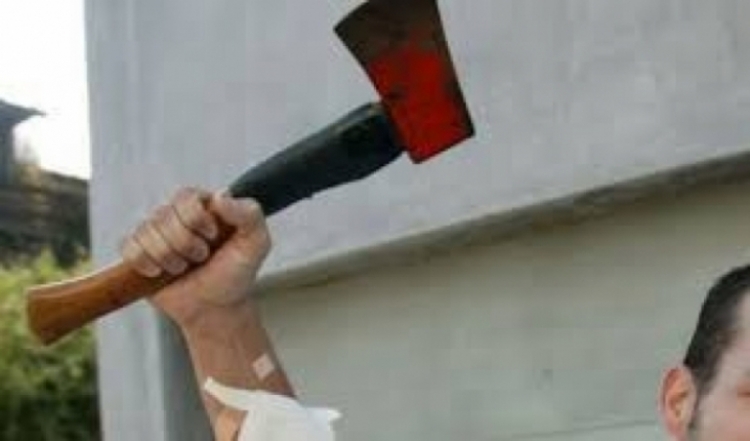 Sarandë, arrestohet 51-vjeçari Gjon Marku pasi goditi fqinjin më sëpatë në kokë