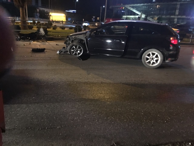Aksident në Lushnjë/ Makina del nga rruga, vdes pasagjeri
