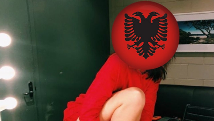 Këngëtarja e famshme shqiptare “intrigon” fansat, i puth me këtë video intime nga vaska [VIDEO]