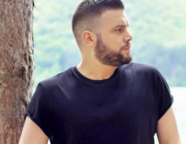 Flori Mumajesi ka dy fjalë për këngëtarin e njohur shqiptar: 'Vetëm 'bad boy' që nuk është ...'