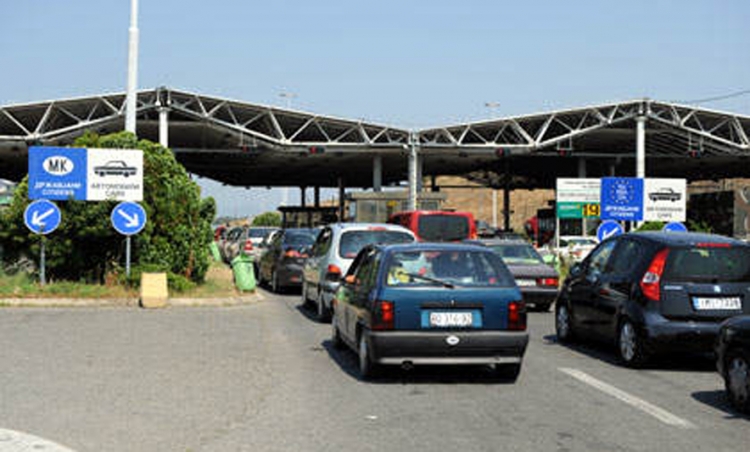 Qafë-Thanë, merrte para për kalimin e kufirit, arrestohet polici