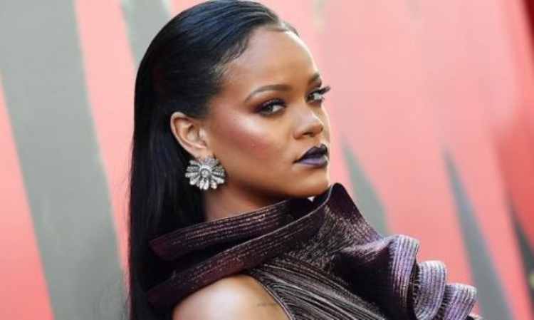 I kishte munguar skenës muzikore. Rihanna 2019-ën e nis me një album të ri…[FOTO]