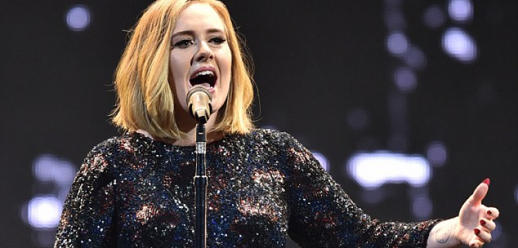 Adele i bën ëndrrën realitet çiftit gay