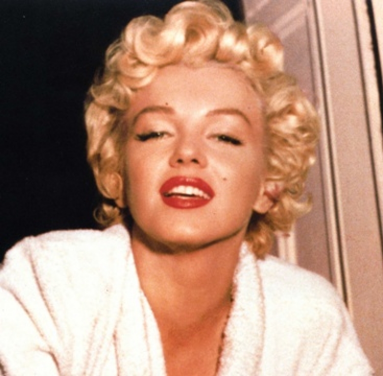 Flokët e Marilyn Monroe dalin në ankand [FOTO]