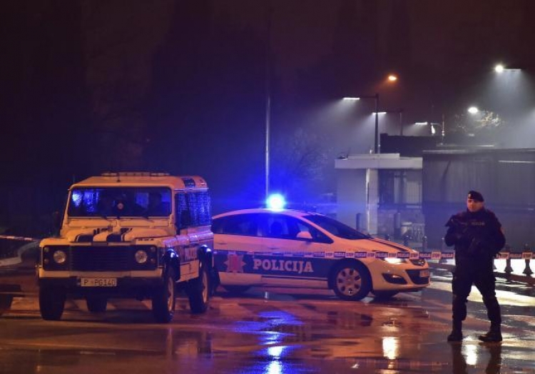 Ambasada Amerikane në Mal të Zi u sulmua nga një shtetas serb