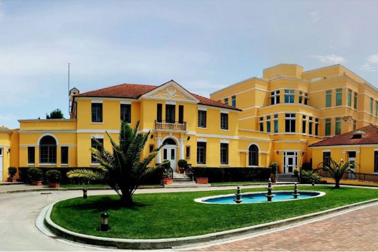 Ambasada e SHBA-ve në Tiranë, përshëndet vendimin KQZ-së e cila u hoqi mandatet deputetëve Rakipi e Rehovica