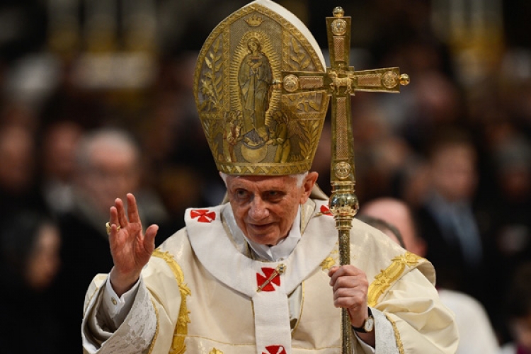 Abuzimet seksuale me miturit shoqërojnë Papën e Nderit në ditëlindjen e 92