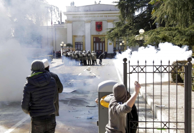 Protesta e 16 Marsit, gjykata lë në burg 4 protestues opozitarë [EMRAT]