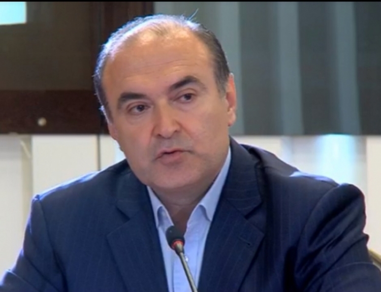 Abuzimet me fondet e rrugës Tiranë-Elbasan, ish-ministri i Transporteve Edmond Haxhinasto në ambientet e Prokurorisë së Krimeve të Rënda për të dëshmuar