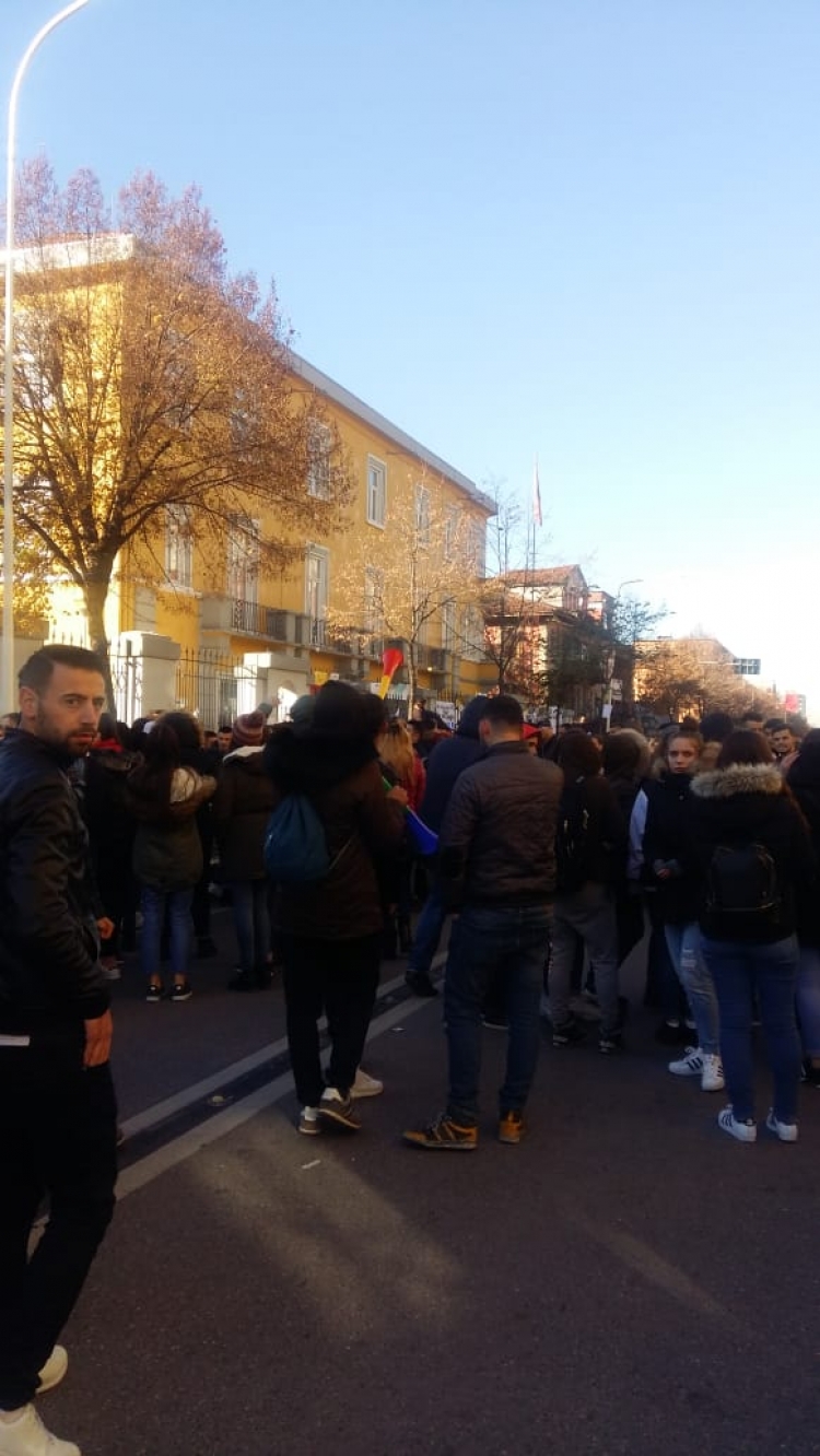 Protesta e studentëve vijon para Ministrisë, ja cila është strategjia për sot [FOTO]