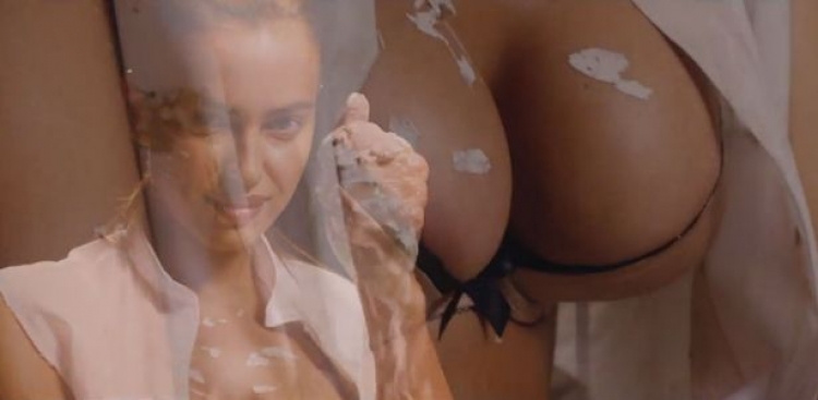 Pas Irina Shayk, një tjetër supermodele merr poza erotike! [FOTO/VIDEO]