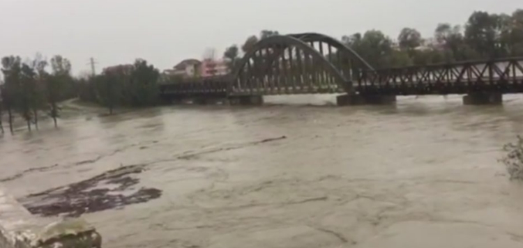 Emegjencat Civile japin alarmin: ”Brenda 4-5 orëve lumi Vjosë do të dalë nga shtrati”