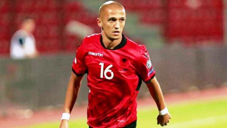 Mesfushori i Kombëtares shqiptare ndërron skuadër, ja ku firmosi