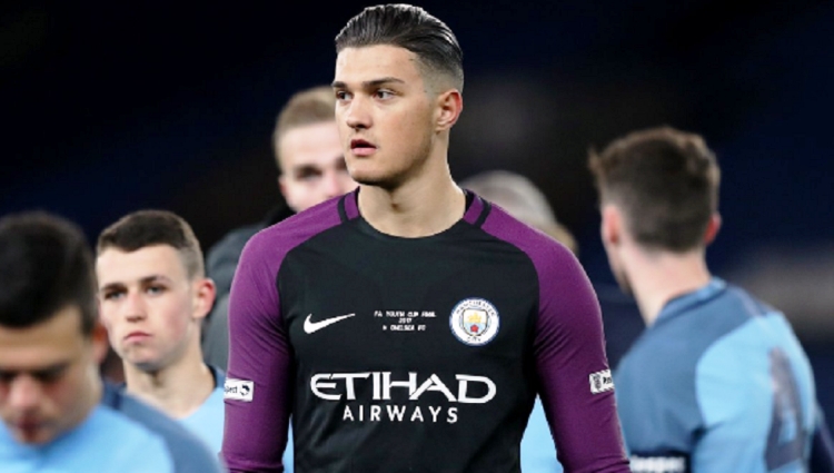 Rreth 2 metër, gjiganti kosovar u aktivizua me Manchester City [FOTO]