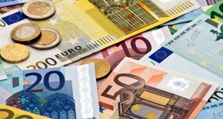Euro pëson rritje, ditën e sotme një euro është këmbyer 128.34 lekë