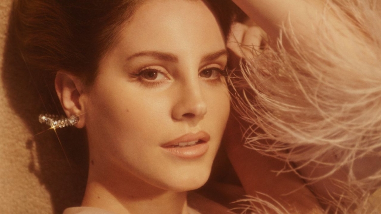 Jeni të gjithë të ftuar tek festa e ditëlindjes së Lana Del Rey! [VIDEO]