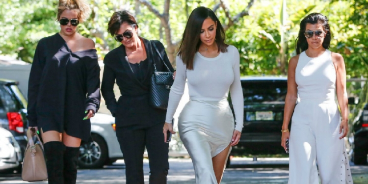 Jo vetëm Kim, Khloe dhe Kylie! Edhe një tjetër femër Kardashian është shtatzënë?  [FOTO]