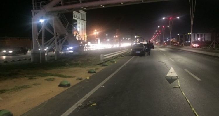 Aksident tragjik në autostradën Tiranë – Durrës, një makinë përplas gruan për vdekje