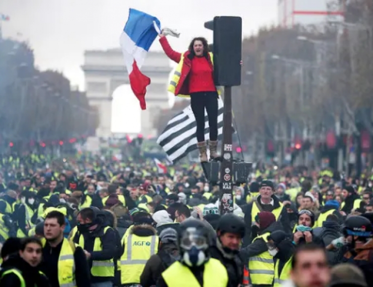 Fitorja e jelekverdhëve, Franca anulon eko-taksën për 2019
