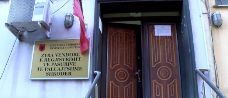 Pronat çojnë pas hekurave zyrtarë të lartë shtetërorë në Shkodër