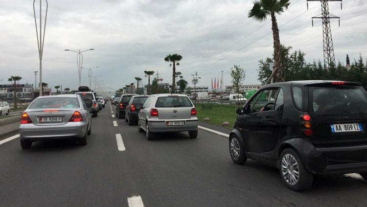 Në Autostradën Tiranë-Durrës nga sot mund të lëvizet normalisht