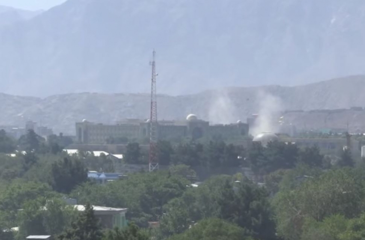 Pabesi në ditë Kurban Bajrami/ Pallati Presidencial goditet me raketa gjatë faljes