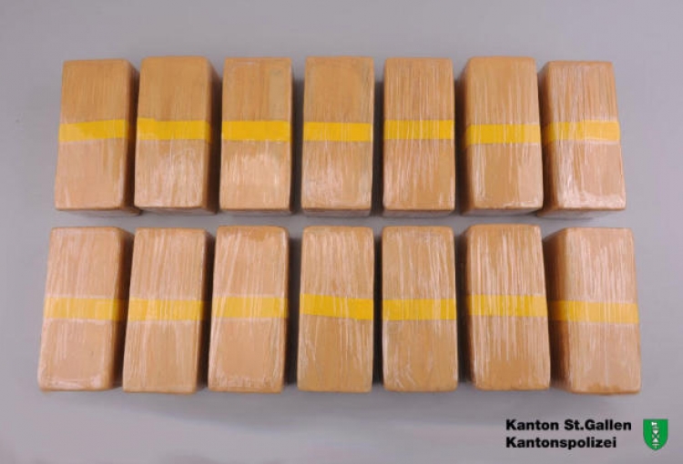 Zvicër, arrestohen 4 shqiptarë dhe dy serb, policia sekuestron 15 kilogramë heroinë