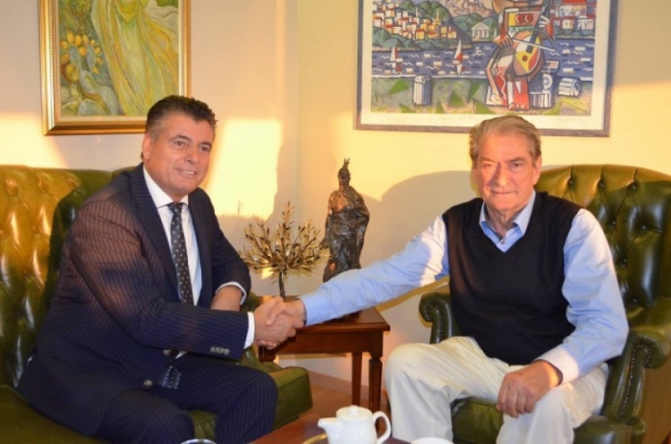 Berisha takon kryetarin e komunës së Mitrovicës: Jepuni përgjigjen e duhur serbëve dhe argatëve të tyre në Kosovë