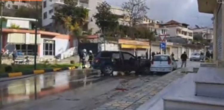 Përgjaket Vlora, atentat me eksploziv makinës[FOTO]