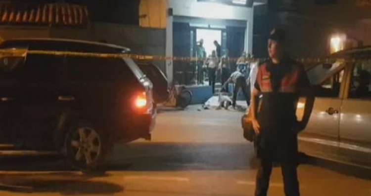 Vrasja në derë të shtëpisë të 47 vjeçarit në Selenicë, policia merr në pyetje 10 persona