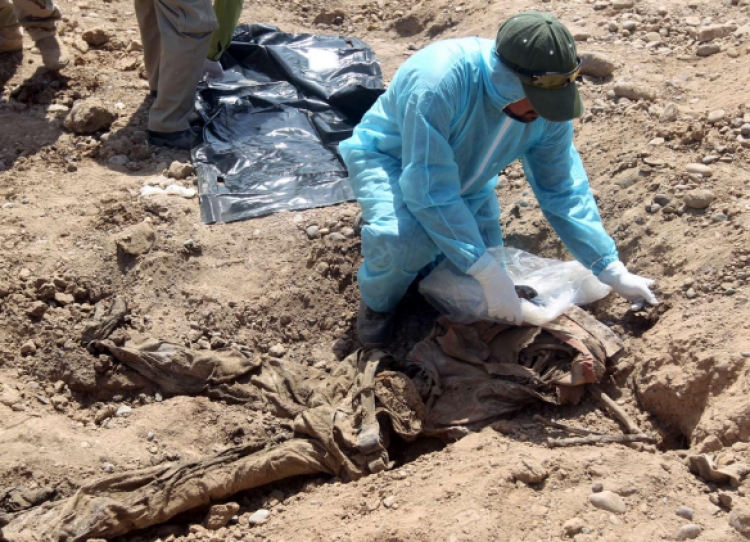 Mijëra viktima, zbulohen 202 varre masive të ISIS [FOTO]