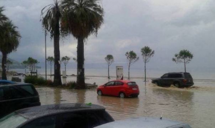 Vlora nën shi, përmbytet Lungomare [FOTO]