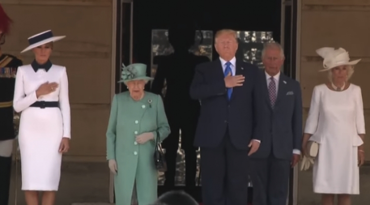Trump vizitë në Britani, si pritet nga mbretëresha [VIDEO]