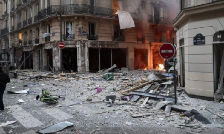 Rikthehet frika, shpërthim në Paris, disa të plagosur