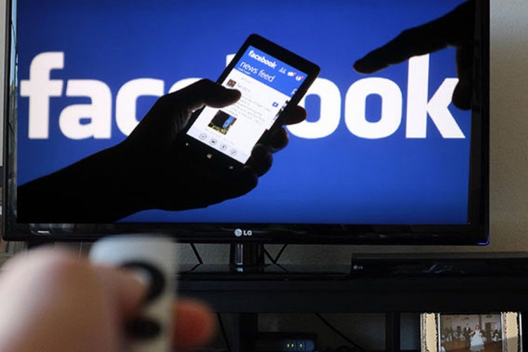 Facebook eliminon postimet që duan të tërheqin vëmendjen [VIDEO]