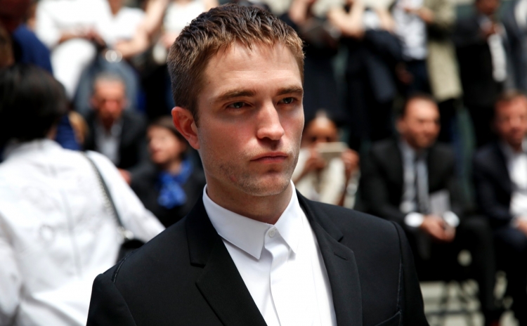 Robert Pattinson, mbreti i natës rrugëve të Parisit [FOTO]