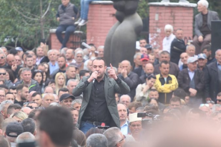 PROTESTA E OPOZITËS/ Klevis Balliu: Kjo qeveri ka 6 vite që i ka marrë frymën qytetarëve shqiptarë!