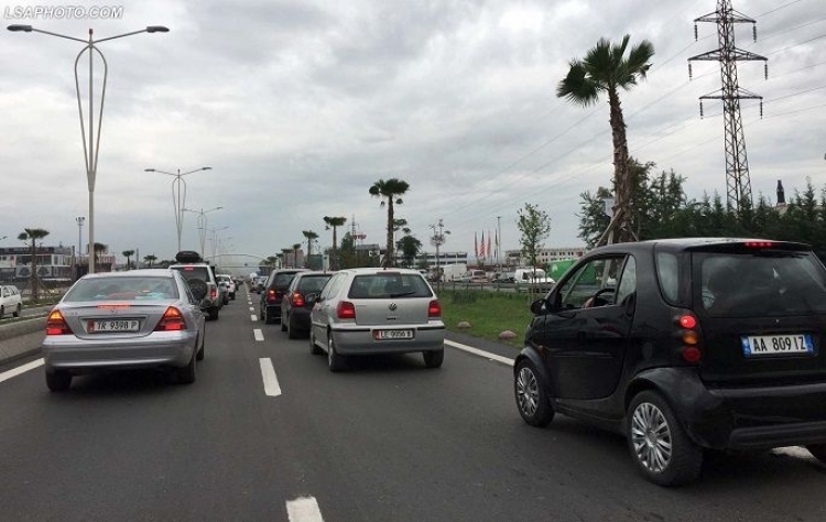 Trafiku dhe punimet në autostradën Tiranë-Durrës, ARRSH jep njoftimin e rëndësishëm: Qarkullimi i mjeteve...