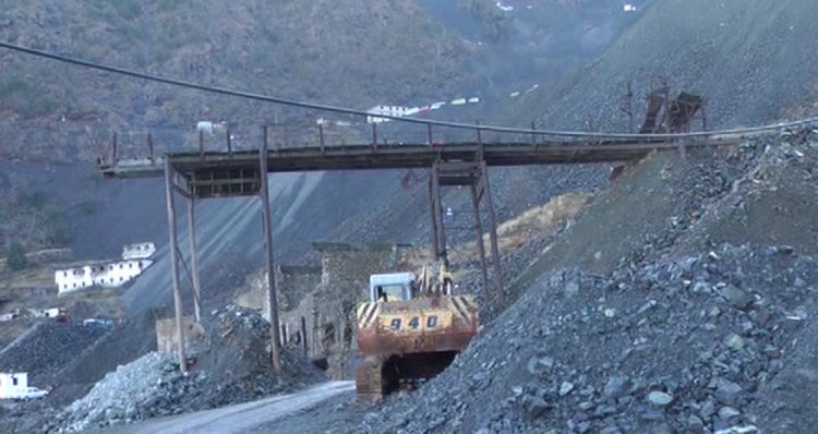 Fabrikat e shkatërruara në Shqipëri. Mineralet përpunohen në Kosovë
