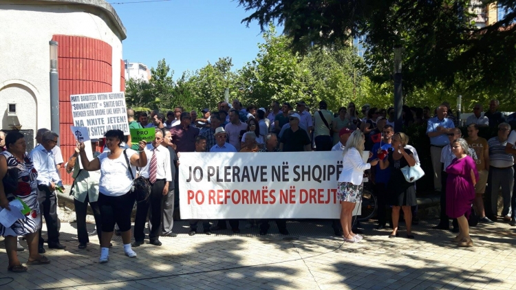 A është detyruar administrata të dalë në protestë? [FOTO]