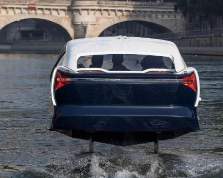 Ja ku mund të përdorni taksi që notojnë mbi lumë [FOTO]