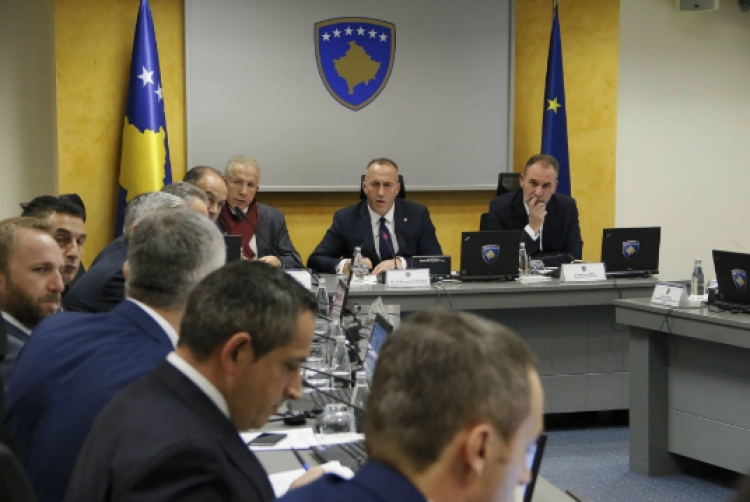 Qeveria e Kosovës miraton projketligjin për dialogun me Serbinë