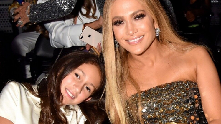 Do të mahniteni nga zëri i mrekullueshëm i vajzës së Jennifer Lopez [VIDEO]