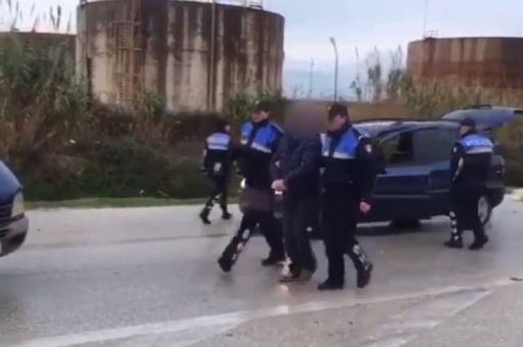 Vlorë, i gjenden 77 kg kanabis në makinë, arrestohet 51-vjeçari